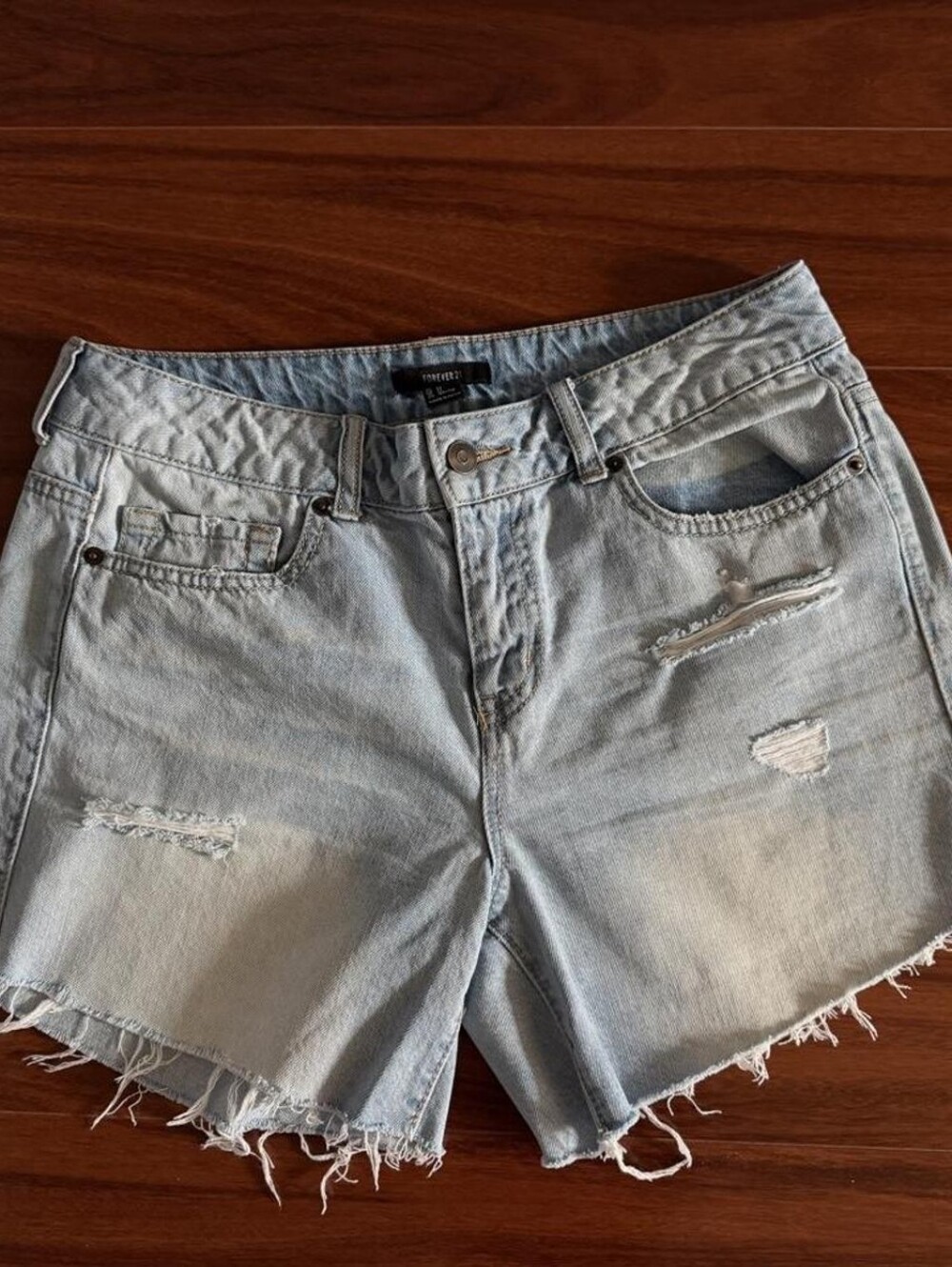 Forever 21 - blue light wash denim shorts - size 28